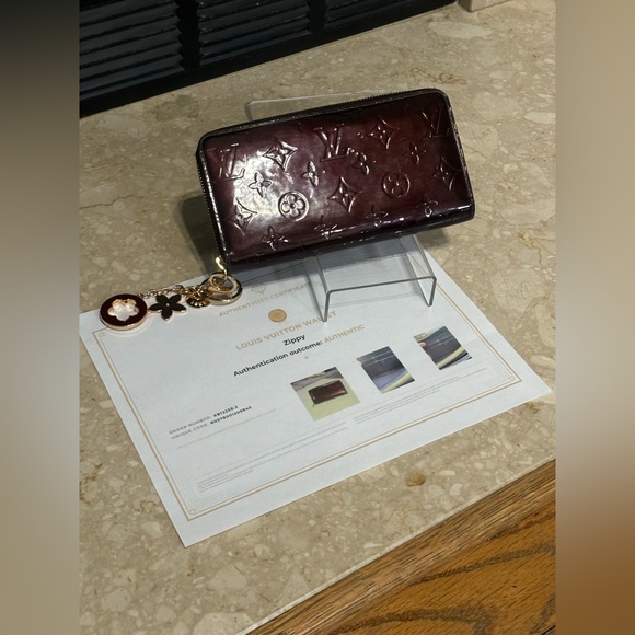 Louis Vuitton vernis Zippy Wallet- Great Used Condition & Cert of authen inclu - Picture 2 of 3